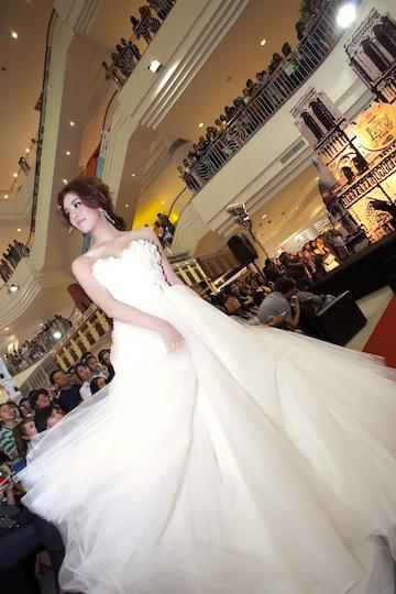เปิดตัวคอลเล็คชั่นใหม่ 2012 งานสร้างสรรค์ชุดเจ้าสาวอันหรูหรา ของห้องเสื้อFinale wedding studio 2012